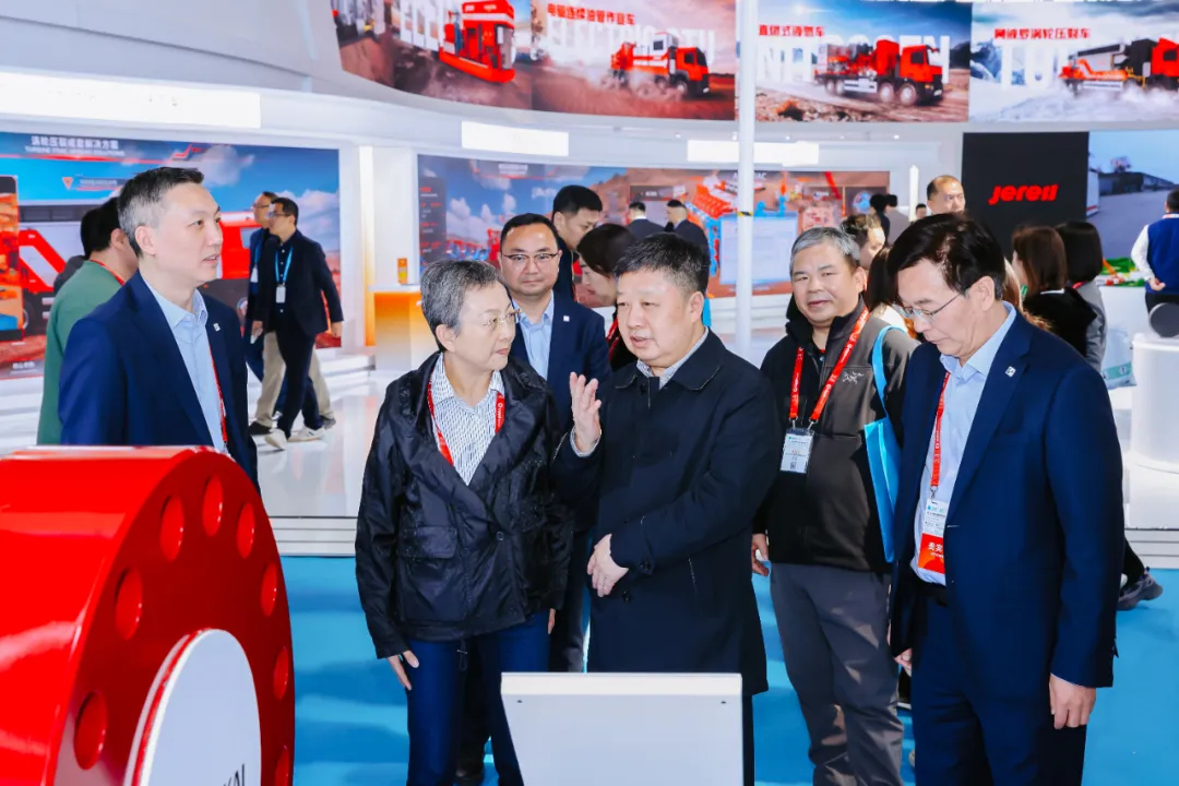 AI赋能、绿色未来｜尊龙凯z6mg官网艳服亮相北京cippe石油展(图10)