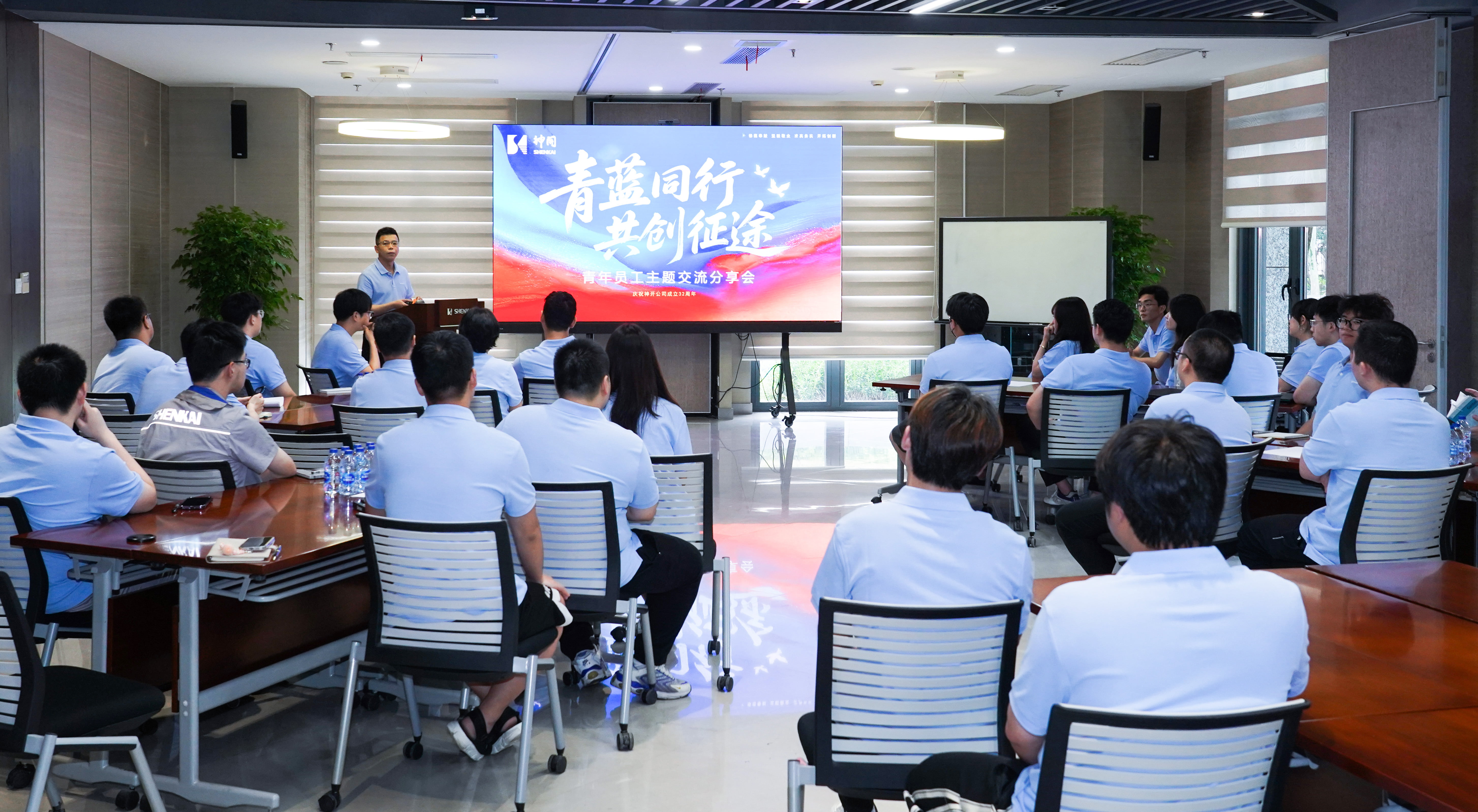 青春不负星光路，，，，，，蓝天展翅正其时 | 尊龙凯z6mg官网“青蓝偕行，，，，，，共创征途”青年员工主题交流分享会乐成举行(图1)