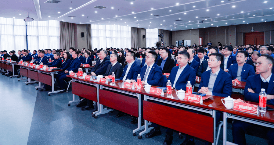 锐意进取！！。。，，，，，，马跃新程——尊龙凯z6mg官网股份2025年度总结暨表扬大会盛大召开(图9)